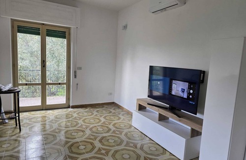 Montepaone Lido Apartamento | 3-bedroom apartment in superb Calalunga-pietragrande with WiFi, AC