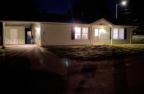 Randolph Casa | 3 Bedroom 1.5 Bath home minutes from Boston!! Beautifully decorated and cozy.