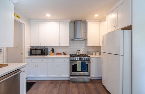 Glendora Casa | 3 Bedroom- 2.5 Bath. Safe and Clean Neighborhood.