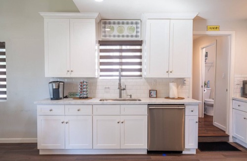 Glendora Casa | 3 Bedroom- 2.5 Bath. Safe and Clean Neighborhood.