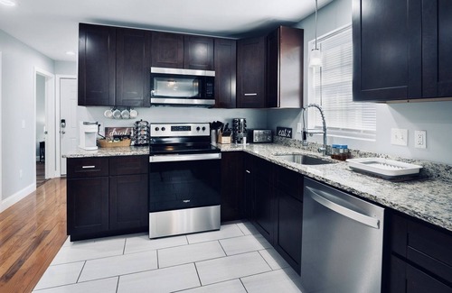 Upper South Providence Apartamento | 3 Bedroom 2 bath cozy apartment — Just 5 minutes from Downtown!