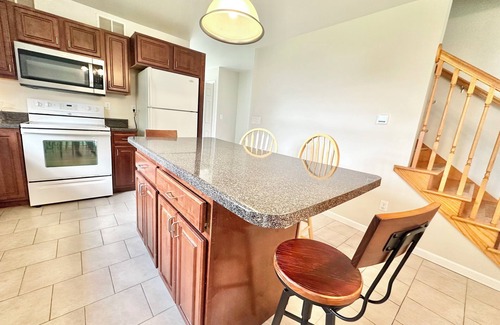 Danville Casa | 3 Bedroom 2 Bath Modern Town Home Near GMC