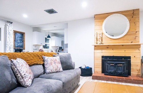 Bishop Casa | 3 bedroom 2 bath private house,walkable to restaurants, shops, and breweries.