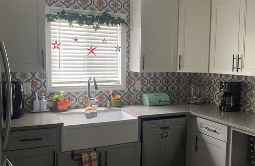 Pembroke Casa | 3-bedroom 3 bathroom house with full kitchen in charming Pembroke with AC, WiFi.