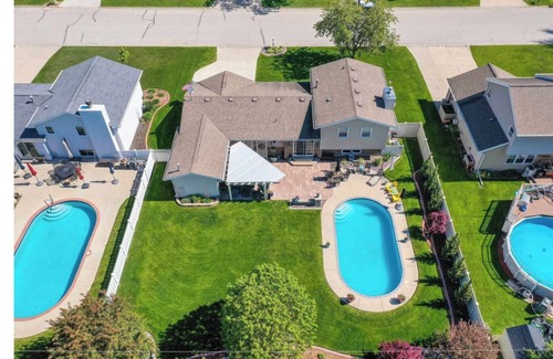 Ashwaubenon Casa | 3 bedroom 3 full bath, Pool, Hot Tub, huge patio