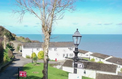 Aberaeron Chalet De Esquí | 3 bedroom accommodation in Gilfach-Yr-Halen