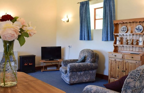 Llansantffraed Cabaña | Alojamiento de 3 habitaciones en Llanrhystud, cerca de Aberaeron.
