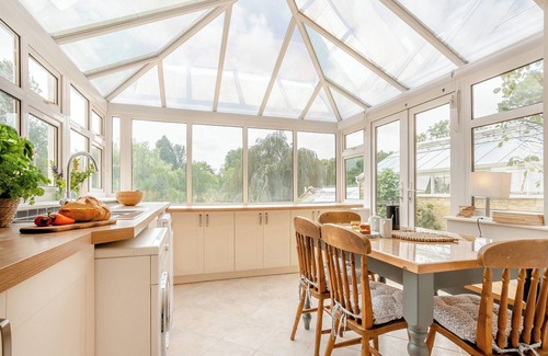 Malmesbury Cabaña | In the secluded valley of Woodbridge Brook, lies The Mill Lodge.