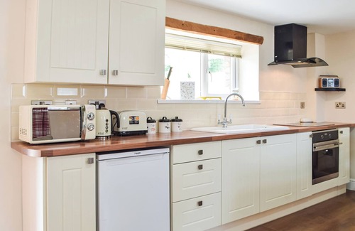 Llwchwr Cabaña | 3 bedroom accommodation in Lougher