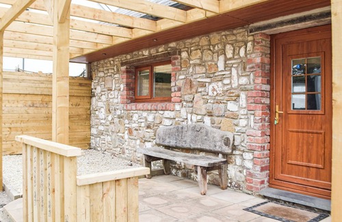 Llwchwr Cabaña | 3 bedroom accommodation in Lougher