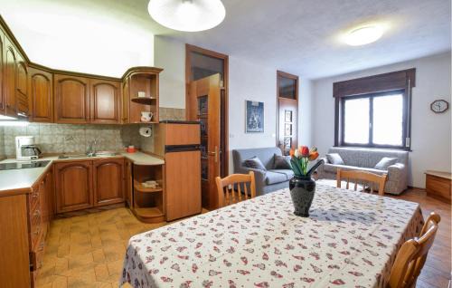 Lamon Apartamento | 3 Bedroom Amazing Apartment In Lamon