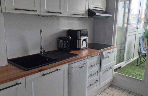 Pyramides Apartamento | 3 Bedroom Apartment with Balcony, Parking and Wi-Fi - Courcouronnes