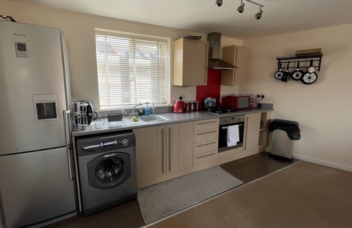 Higham Ferrers Casa | 3 Bedroom apartment, sleeps 8, Elec car charge port