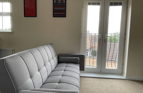 Higham Ferrers Casa | 3 Bedroom apartment, sleeps 8, Elec car charge port