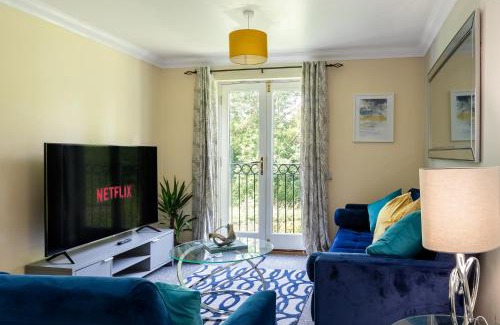 Milton Keynes Apartamento | 3 Bedroom Apartment, Free Parking & Fast WiFi, 65 Inch Smart TV