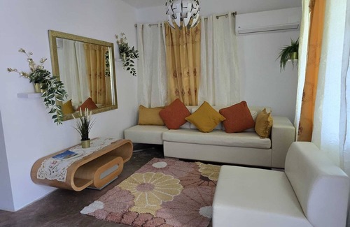 Luquillo Apartamento | 3-bedroom apartment in Luquillo with AC, WiFi,Near Natural Pool and Beach