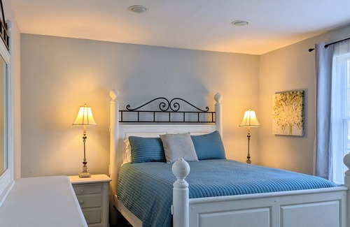 Onekama Apartamento | 3-Bedroom apartment located 1 mile away from Portage Lake beach