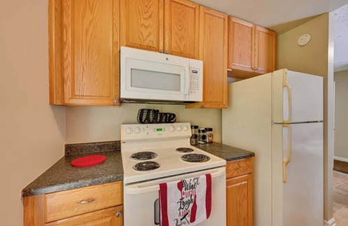 San Carlos Apartamento | Charming 3-Bed Apartment: Pool and Near a Lake