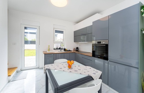 Maslenica Casa | Hermosa casa de 3 dormitorios en.