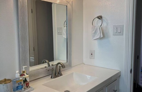 Walnut Valley Casa | 3-bedroom bungalow in fantastic Baldwin Park with WiFi, AC