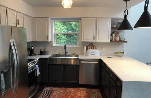 Bangor Chalet De Esquí | 3-bedroom chalet by enchanting Stroudsburg with WiFi, AC, hot tub, fitness room