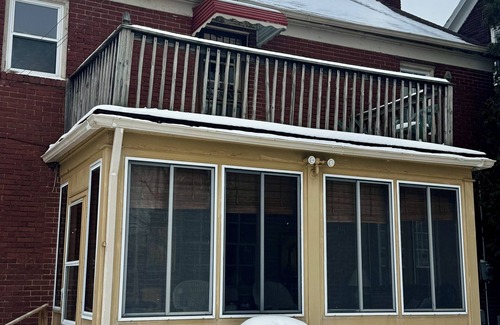 Garfield Heights Casa | 3-bedroom Château in welcoming Garfield Heights with WiFi, AC. 5 night min