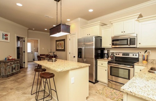 Oxford Condominio | 3-bedroom condo in charming Oxford with AC