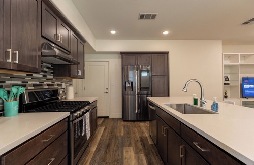 Newark Condominio | 3-bedroom condo in fantastic Newark with WiFi, AC