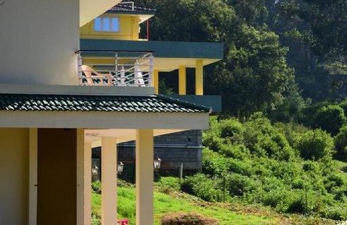 Thalayathimund Casa | 3-Bedroom Cottage for 9, by GuestHouser 68730
