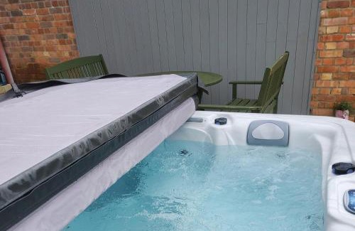 Honiton Casa | 3 Bedroom Cottage - Hot Tub Garden Parking