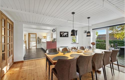 Logstrup Casa | 3 Bedroom Cozy Home In Løgstrup