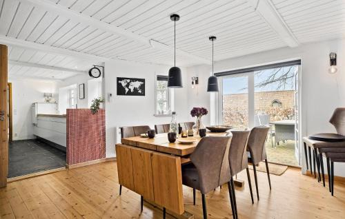 Logstrup Casa | 3 Bedroom Cozy Home In Løgstrup