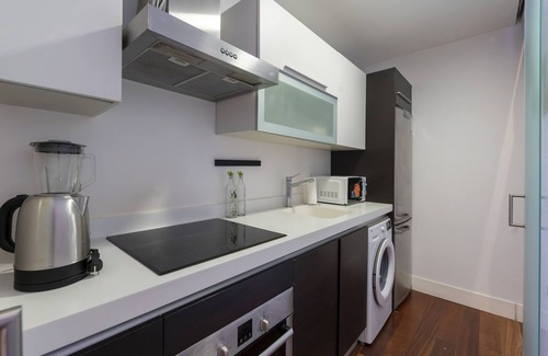 Cuatro Caminos Apartamento | Dúplex de 3 Dormitorios – Amplio, Luminoso cerca del Paseo de la Castellana .Temporal