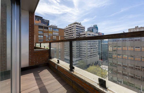 Cuatro Caminos Apartamento | Dúplex de 3 Dormitorios – Amplio, Luminoso cerca del Paseo de la Castellana .Temporal