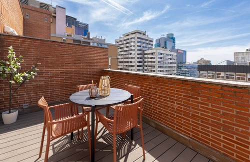 Cuatro Caminos Apartamento | Dúplex de 3 Dormitorios – Amplio, Luminoso cerca del Paseo de la Castellana .Temporal