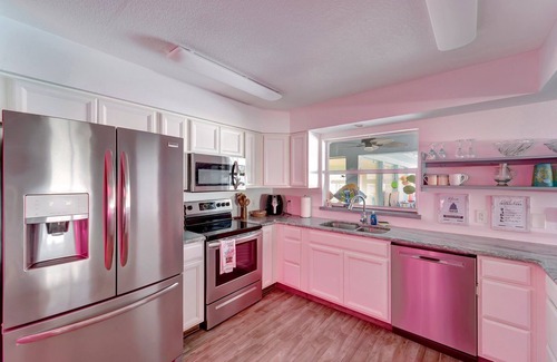 Grove City Casa | 3-bedroom Flamingo Retreat Heated Pool Beach