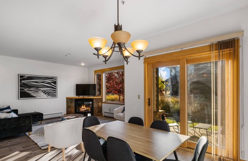 Big Sky Condominio | New Listing! 3-Bedroom Getaway In The Heart Of Big Sky Town Center