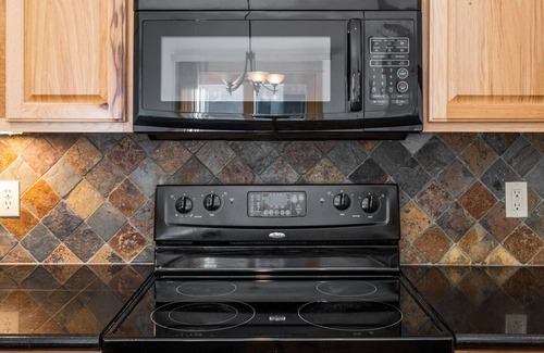 Big Sky Condominio | New Listing! 3-Bedroom Getaway In The Heart Of Big Sky Town Center