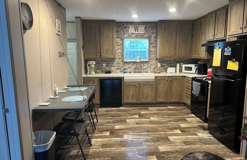 Cedar Point Casa | 3 bedroom getaway just 5 mins from the beach
