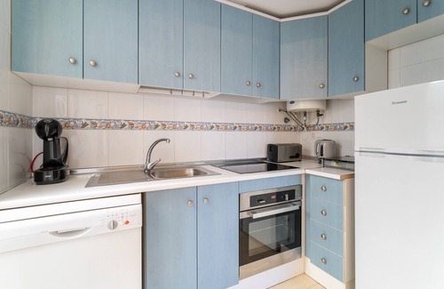 Puerto Marino Villa | "3 Bedroom Holiday Villa Benani" cerca del mar con piscina compartida y Wi-Fi