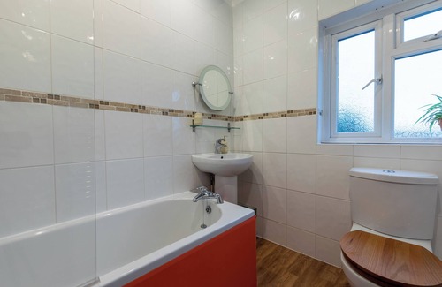 Cribbs Causeway Casa | 3 Bedroom Home and Garden
