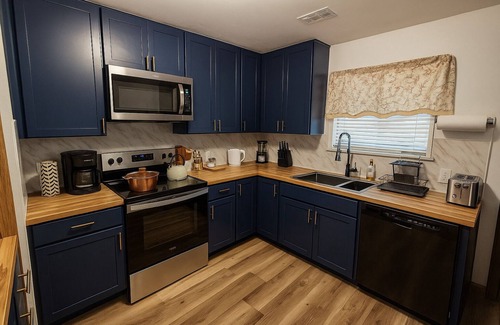 Ozark Casa | 3-bedroom home in charming Ozark with fitness room. Start relaxing