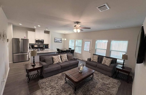 Pasadena Casa | 3 bedroom home in gated community