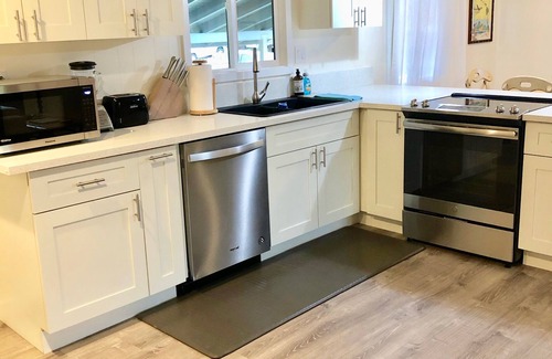 Paia Casa | Summer Special! 3 Bedroom Home - in Paia Town - New on VRBO