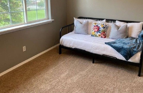 Cascade Valley Casa | 3-Bedroom Home in Peaceful Community with Lake Access