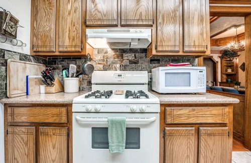 Yukon Casa | 3 bedroom Home in Yukon!