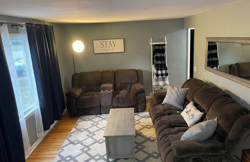 West Irondequoit Casa | 3 Bedroom home near water.