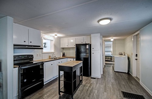 Ludlow Casa | 3 Bedroom Home on Reservoir | Fisherman Getaway