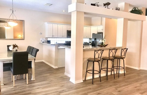 Sunset Lakes Casa | Casa de 3 habitaciones con área de piscina privada e Internet inalámbrico