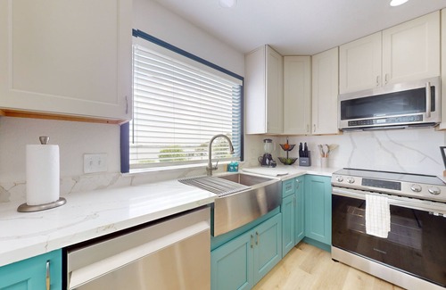 Barrett Casa | 3-bedroom home with washer/dryer, TV, free internet, poon & amazing water view